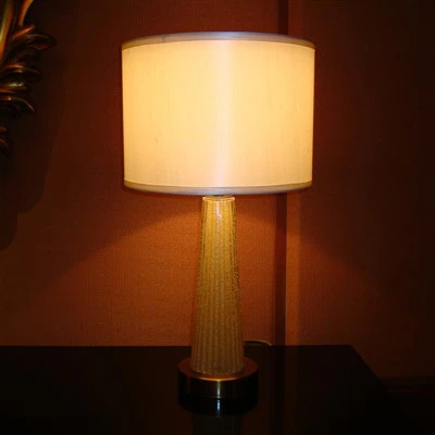 Lampu Meja Area Publik Retro